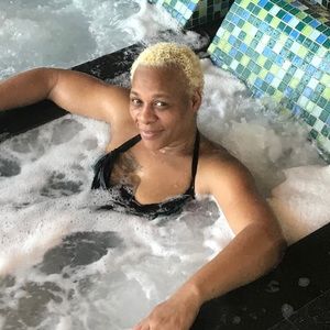 Meet your Posher, Monique